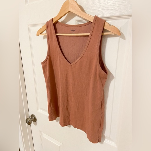 Madewell V-Neck Tank in Faded Rosebud - Picture 3 of 6